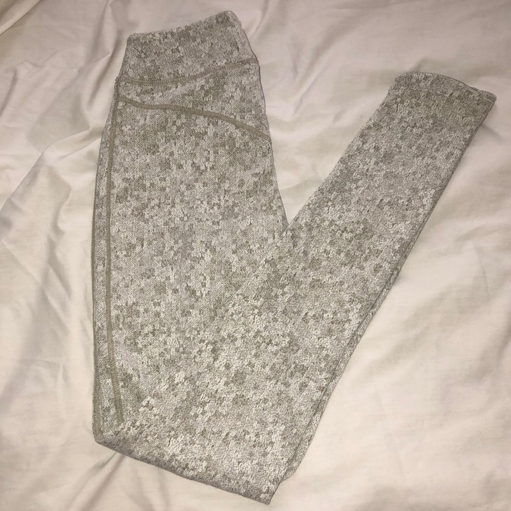 NWT Gymshark Fleur Texture Leggings - Khaki XS